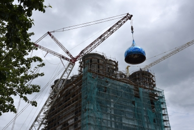 Поднятие куполов на главный храм Сахалина Юрий Гуршал