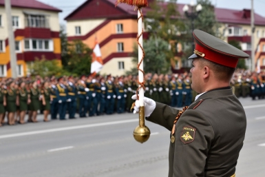 Парад в честь 70-летия освобождения Сахалина и Курил Юрий Гуршал