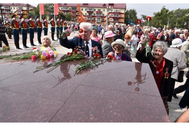 Парад в честь 70-летия освобождения Сахалина и Курил Юрий Гуршал