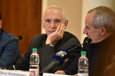 Пресс-конференция артистов театра Вахтангова Юрий Гуршал