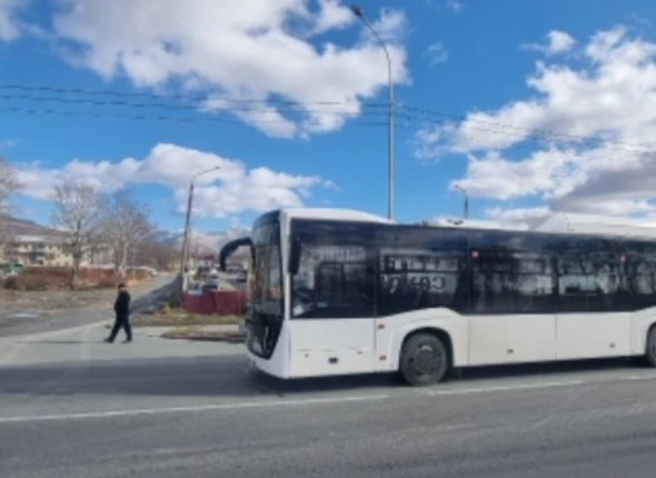 Пожилая южносахалинка травмировалась при резком торможении автобуса