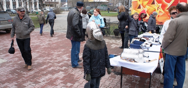 Примерить доспехи могли все желающие