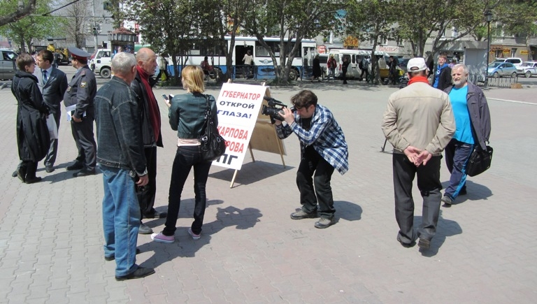 Александр Кузнецов дает интервью