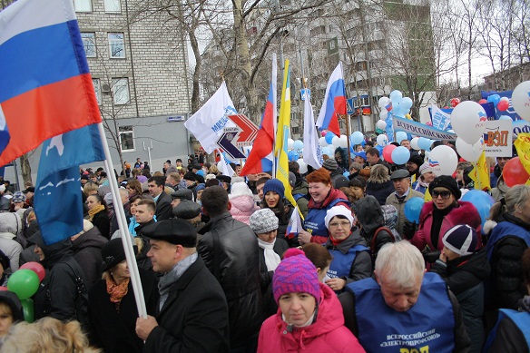 шествие праздничной колонны