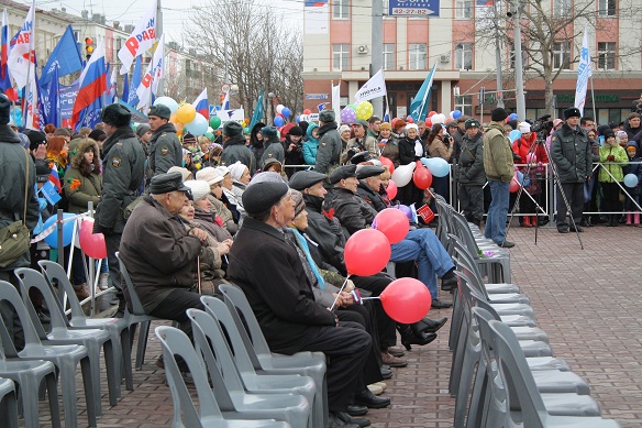 в первых рядах - ветераны