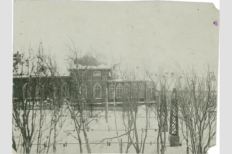 Здание облисполкома в г.Александровске-Сахалинском — бывший дом губернатора о.Сахалина, 1935 год СОКМ КП-4992/2. ИСО-2345. Сайт: oldsakhalin.ru