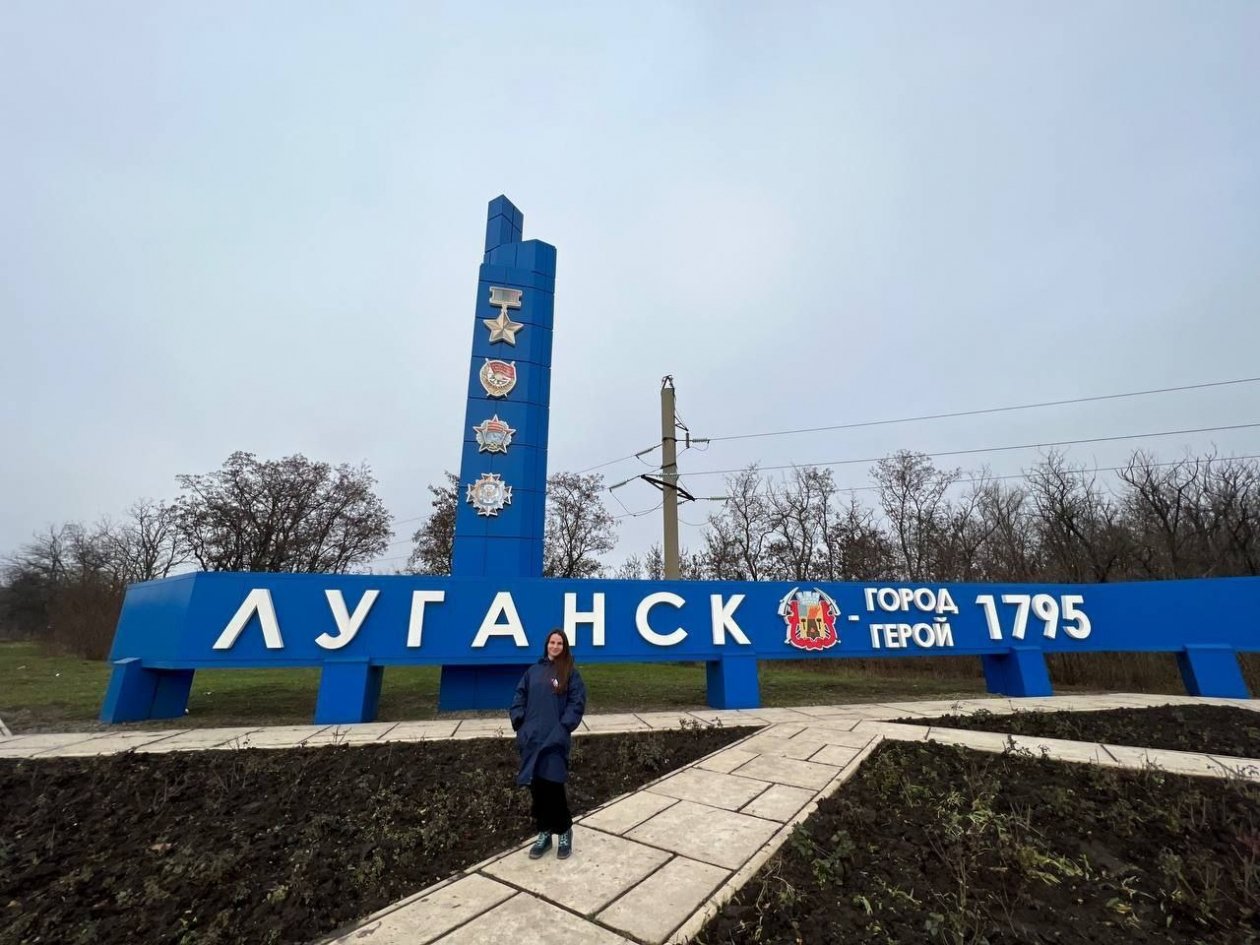 Анна Пинчук во время доставки гуманитарного груза в Луганск