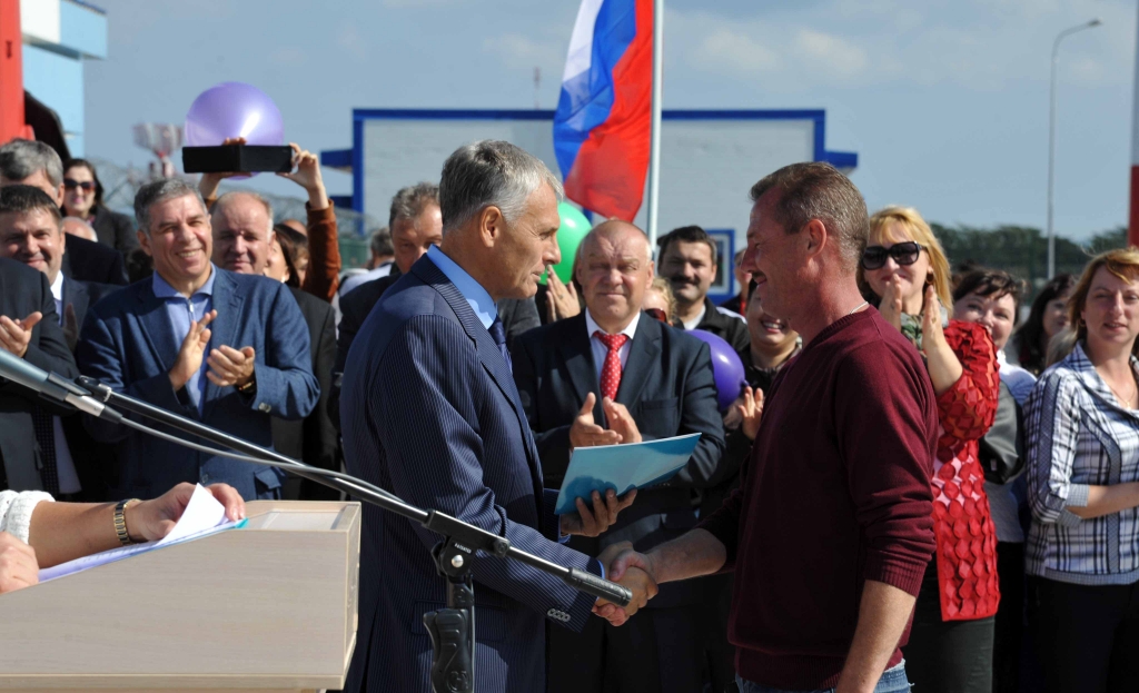 Открытие аэропорта Итуруп, Фото с места события собственное