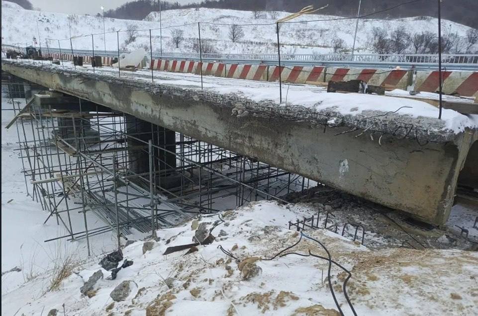 В Холмском районе начали разбирать старый японский мост через реку Правда пресс-служба министерства транспорта и дорожного хозяйства Сахалинской области