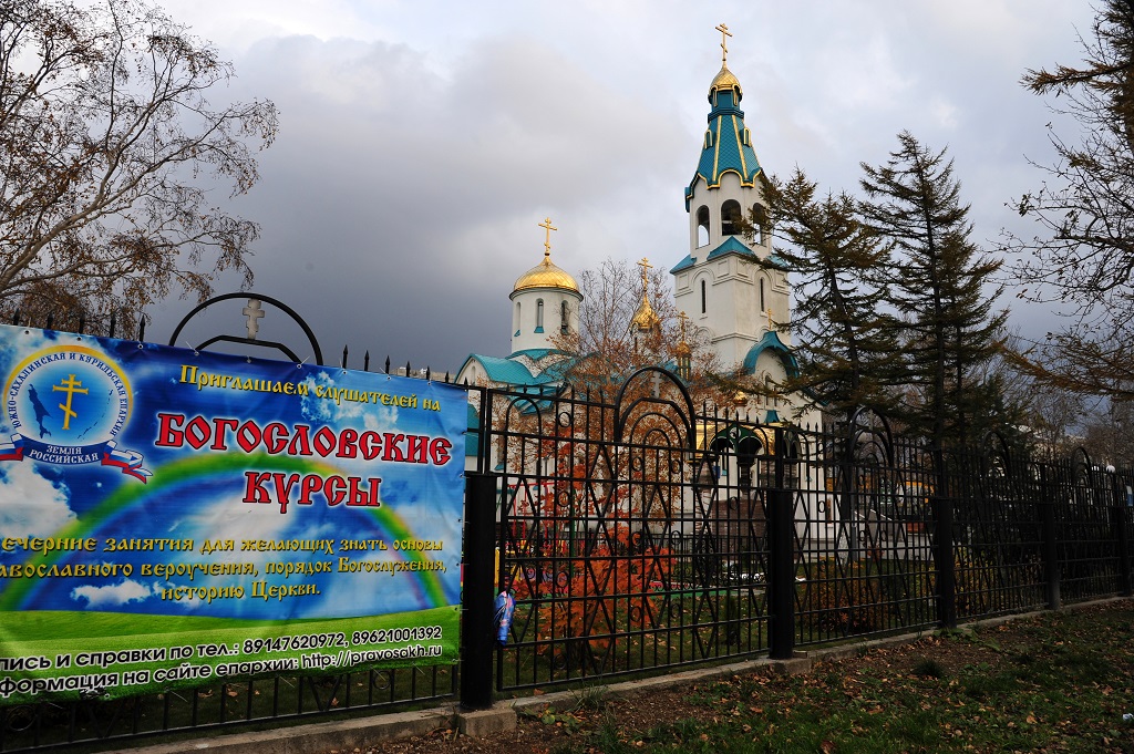 Пресс-конференция в церкви, Фото с места события собственное