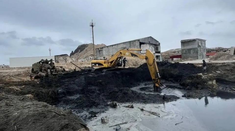 Утилизация затонувшего судна началась в порт-ковше села Чехов на Сахалине пресс-служба министерства транспорта и дорожного хозяйства Сахалинской области