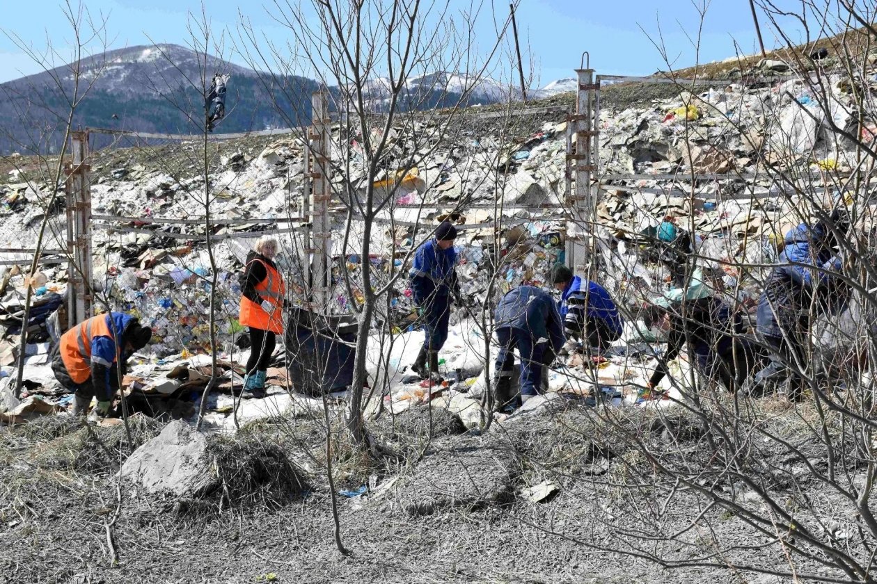 Уборка полигона &quotИзвестковый&quot пресс-служба АО &quotУправление по обращению с отходами&quot