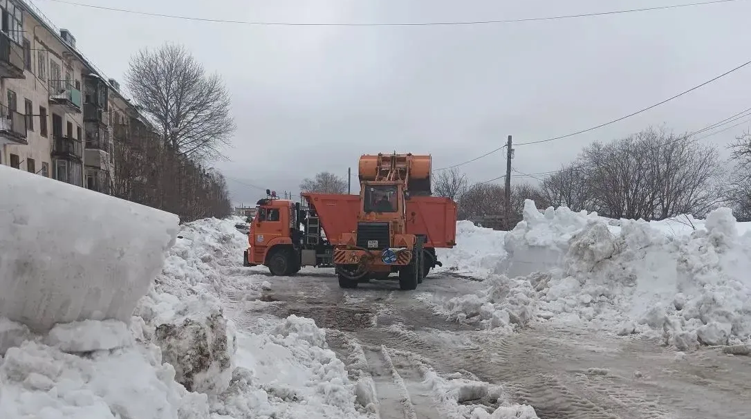 Расчистка снега в Охе пресс-служба министерства транспорта и дорожного хозяйства Сахалинской области