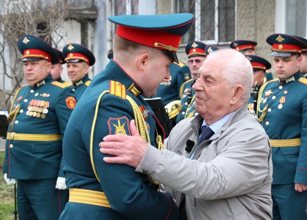 Военные провели мини-парады для ветеранов ВОВ в Южно-Сахалинске пресс-служба Восточного военного округа