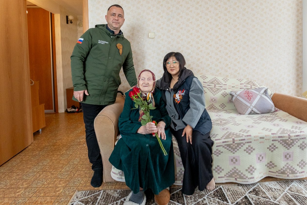 Поздравление ветерана трудового фронта Марии Ковгановой пресс-служба администрации Южно-Сахалинска