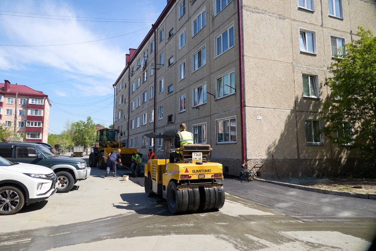 Ямочный ремонт во дворах Южно-Сахалинска пресс-служба администрации Южно-Сахалинска