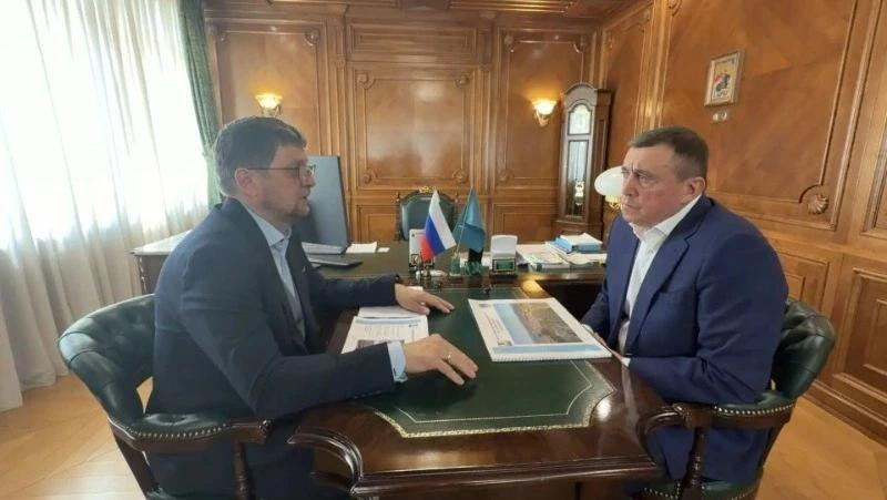 Слева: Александр Овсянников пресс-служба правительства Сахалинской области
