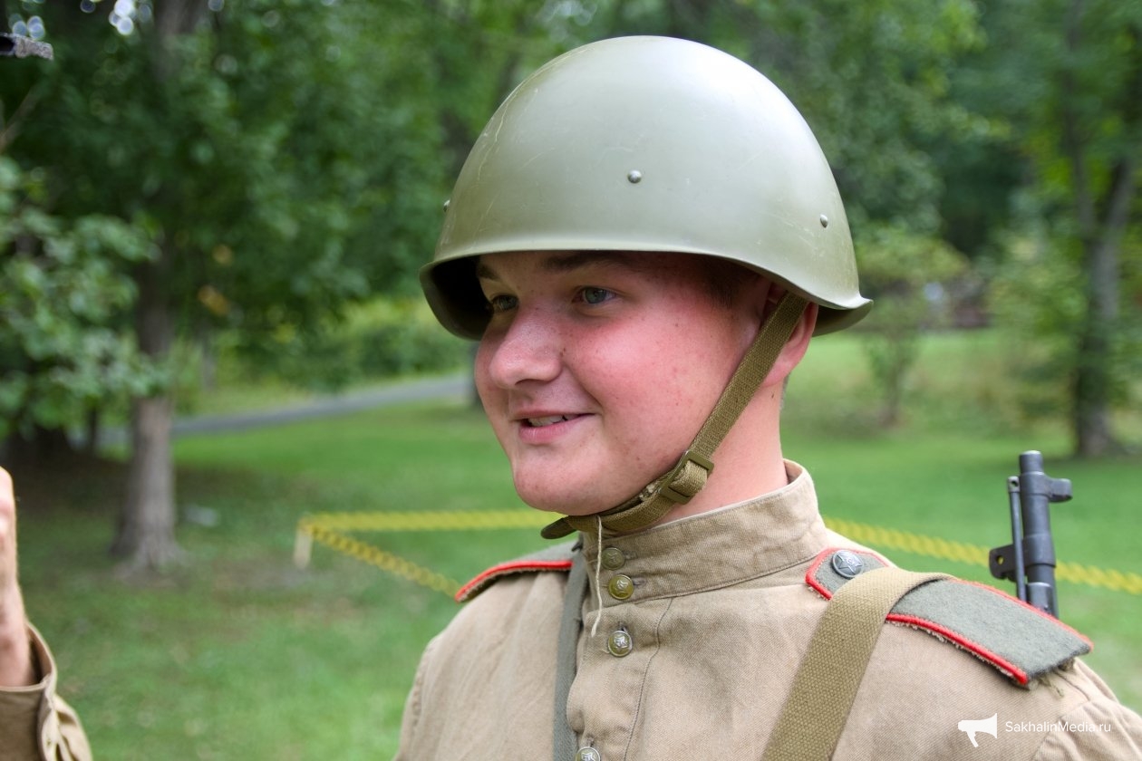 Военнослужащий