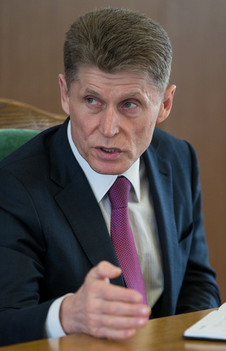 Временно исполняющий обязанности главы региона Олег Кожемяко провел в правительстве области первое рабочее совещание, Фото с места события из других источников