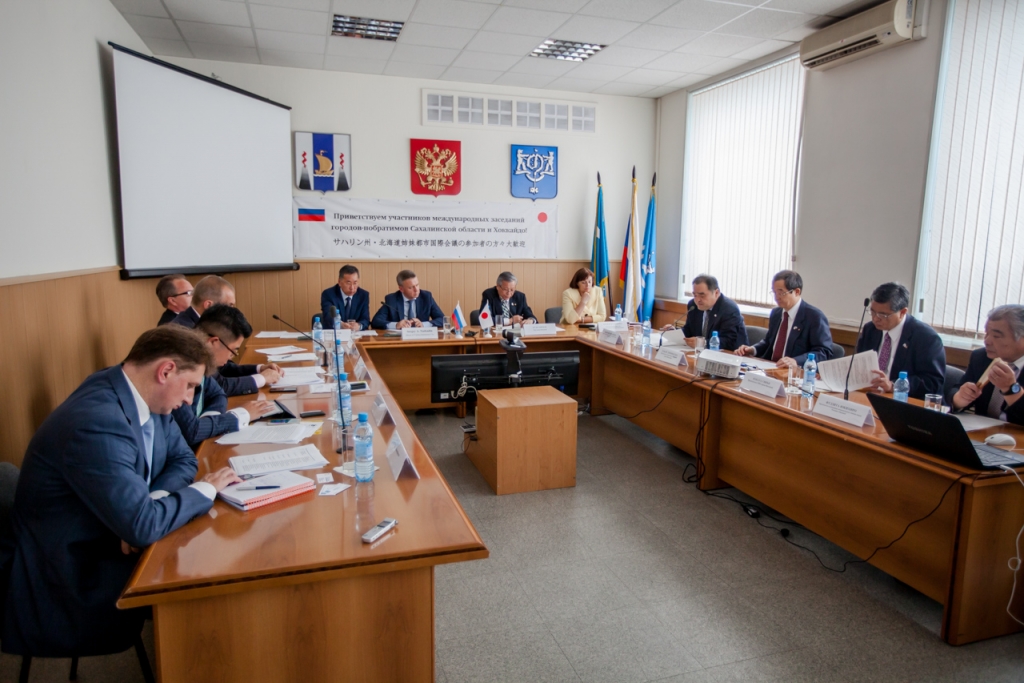 Будущее парома Вакканай - Корсаков обсудили мэры городов-побратимов