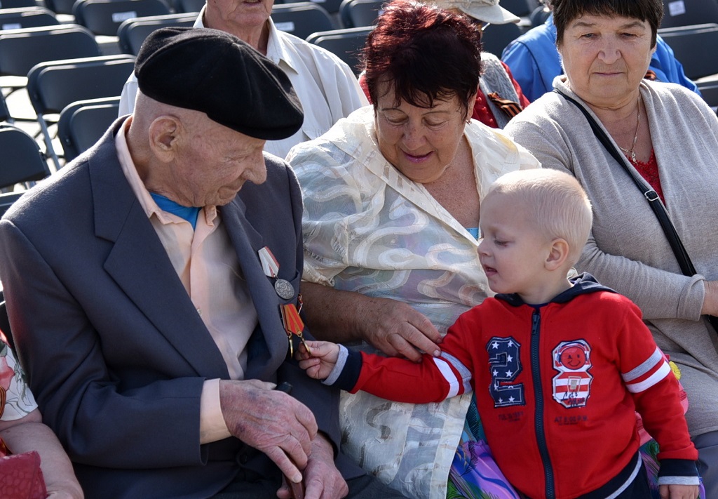 Парад в честь 70-летия освобождения Сахалина и Курил