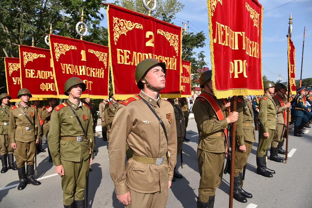Парад в честь 70-летия освобождения Сахалина и Курил