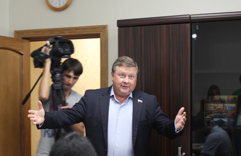 Сегодня на улицы города вышли волонтеры с информационными листовками