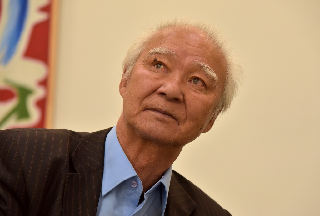 Владимир Санги знакомится с творчеством детей