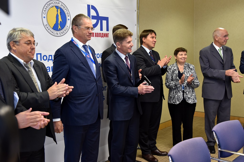 Церемония подписания договора