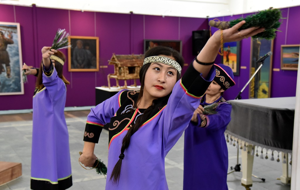 Открытие выставки к 80-летию Владимира Санги