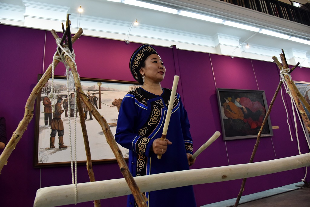 Открытие выставки к 80-летию Владимира Санги