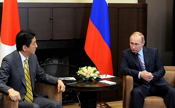 Премьер-министр Японии Синдзо Абэ и президент РФ Владимир Путин пресс-служба президента