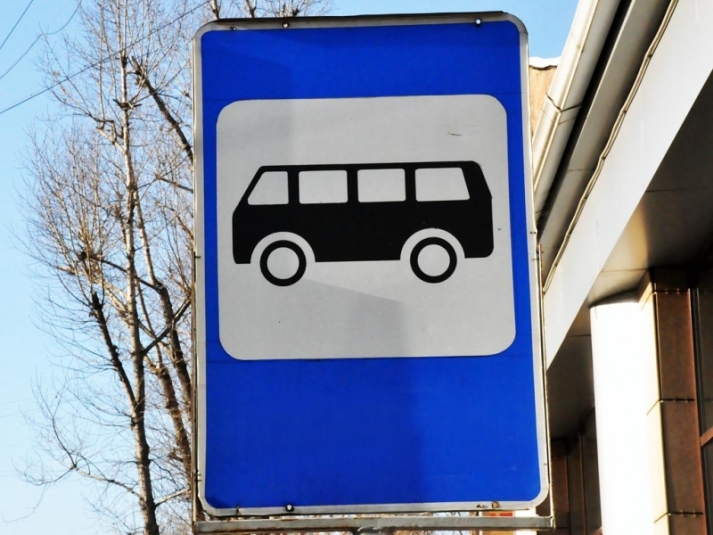 На подъездной дороге к аэропорту Южно-Сахалинска появятся две автобусные остановки