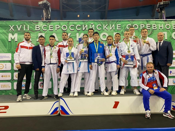 Сахалинские каратисты завоевали 13 медалей на Всероссийских соревнованиях