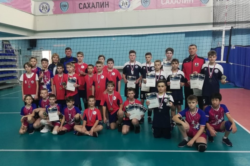 Волейболисты из Корсакова стали победителями "Турнира памяти"