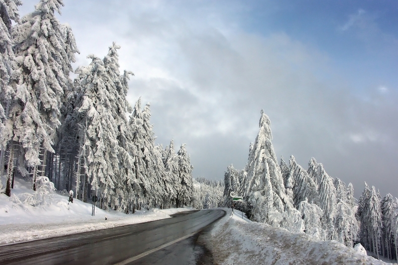 До улучшения погодных условий закрыт участок автодороги "Южно-Сахалинск — Охотское"