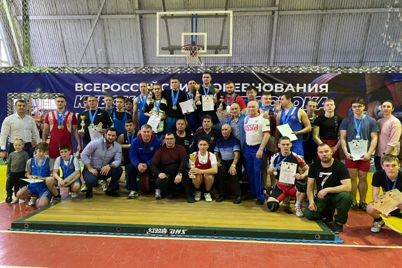 Тяжелоатлеты померились силами в соревнованиях Сахалинской области