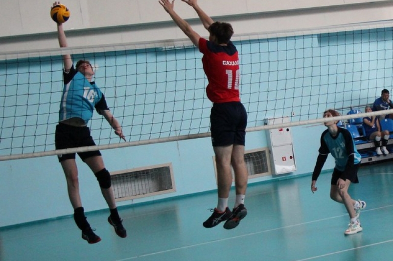 Турнир по волейболу "4 на 4" среди мужских и женских команд прошел в Южно-Сахалинске