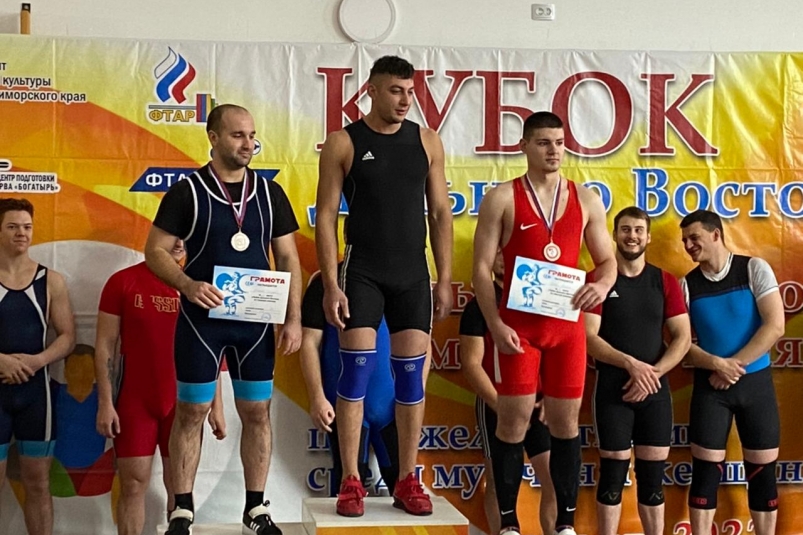 Сахалинские спортсмены по тяжелой атлетике получили призовые места