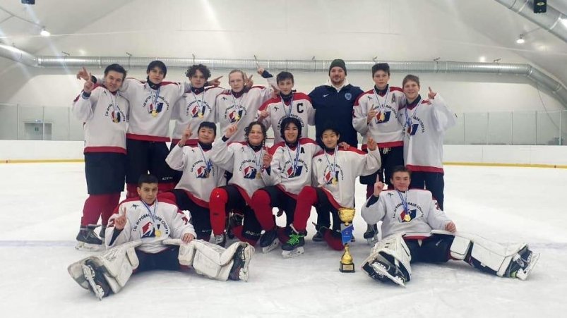 Хоккеисты с Сахалина завоевали золотые медали на чемпионате в Нижнем Новгороде