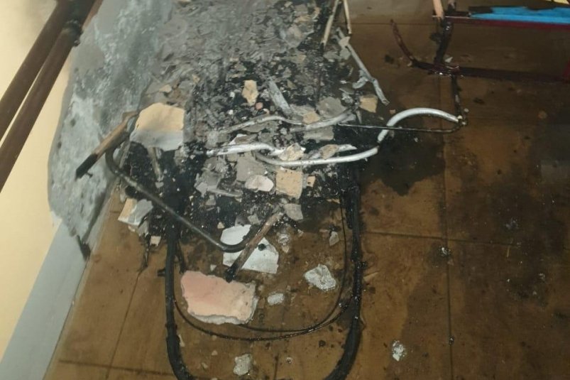 Детская коляска горела в подъезде МКД в Поронайске
