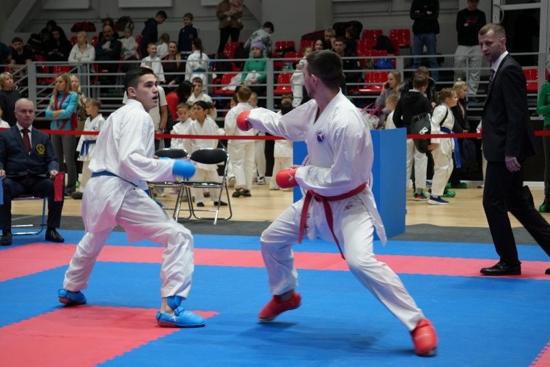 Более 350 спортсменов собрал областной турнир по карате в Южно-Сахалинске