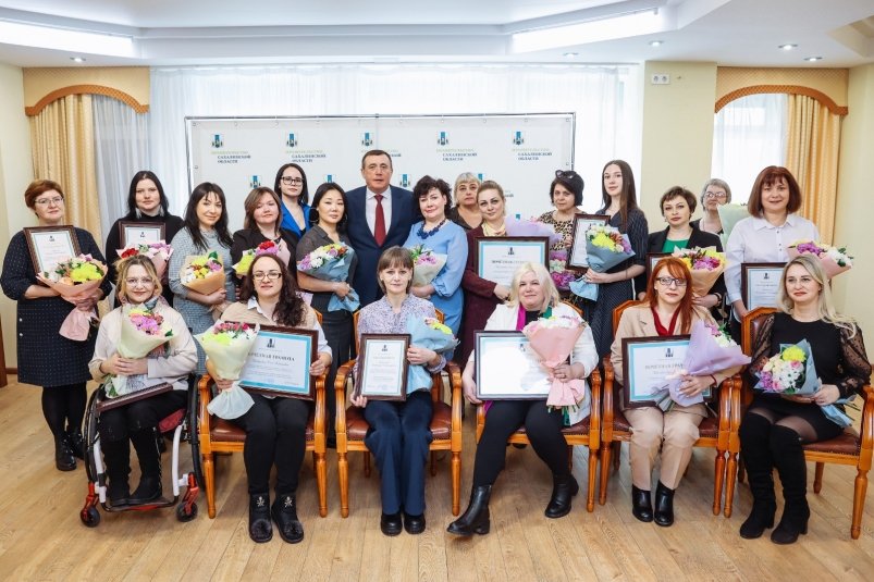 Валерий Лимаренко поздравил проводников здоровья с Международным женским днем