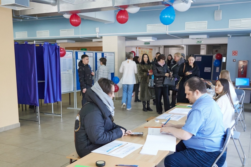 Жители Южно-Сахалинска активно голосуют на выборах президента РФ