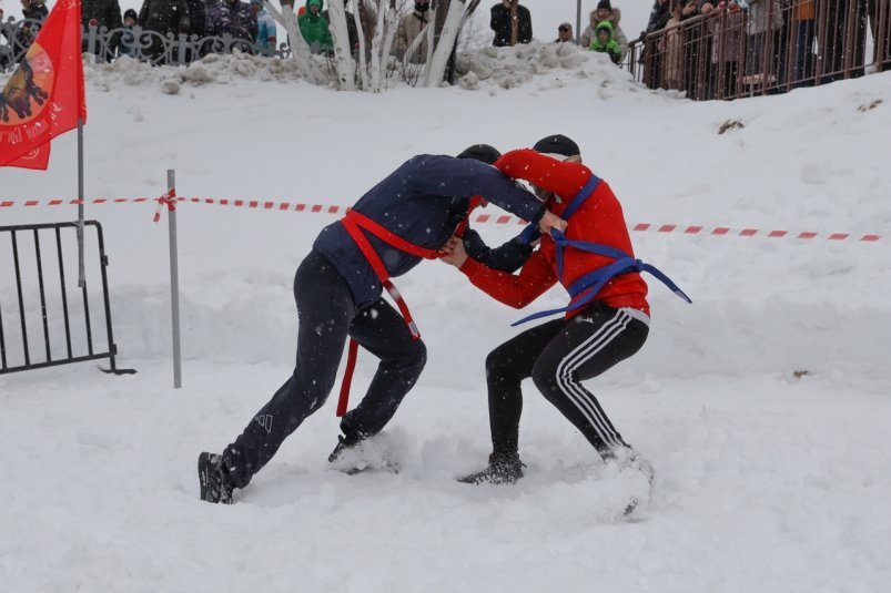 Соревнования по русской борьбе на опоясках впервые провели на Сахалине