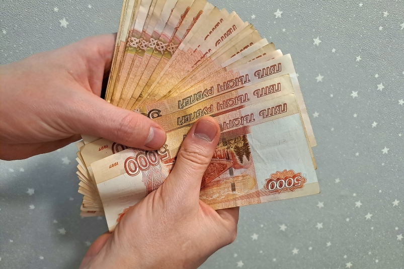 Пенсионерка из Корсакова вновь "проиграла на бирже" мошенникам
