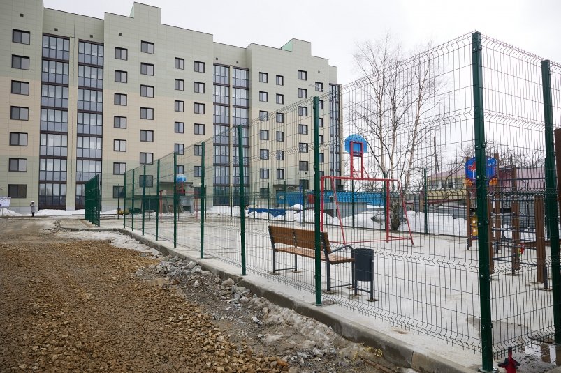 В Южно-Сахалинске новый дом для переселенцев из аварийного жилья готов на 94%