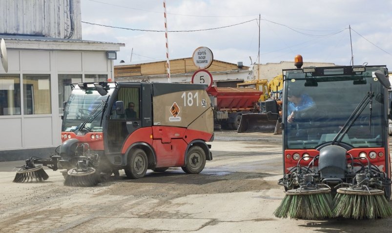 В уборке улиц Южно-Сахалинска задействованы более 60 единиц техники