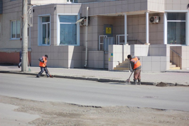 Мэра Холмского района не устроила работа подрядчиков по очистке города