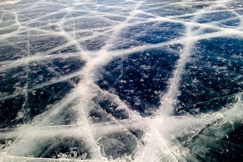 Рыбаков предупредили об опасности выхода на лед у юго-восточного побережья Сахалина